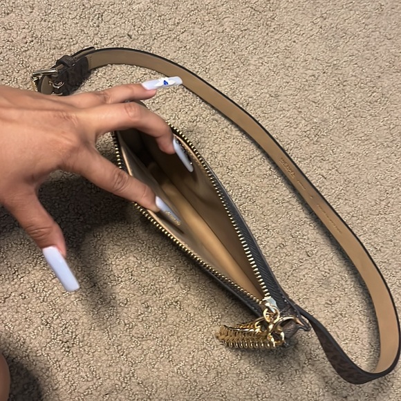 Michael Kors Fannypack - Picture 2 of 4